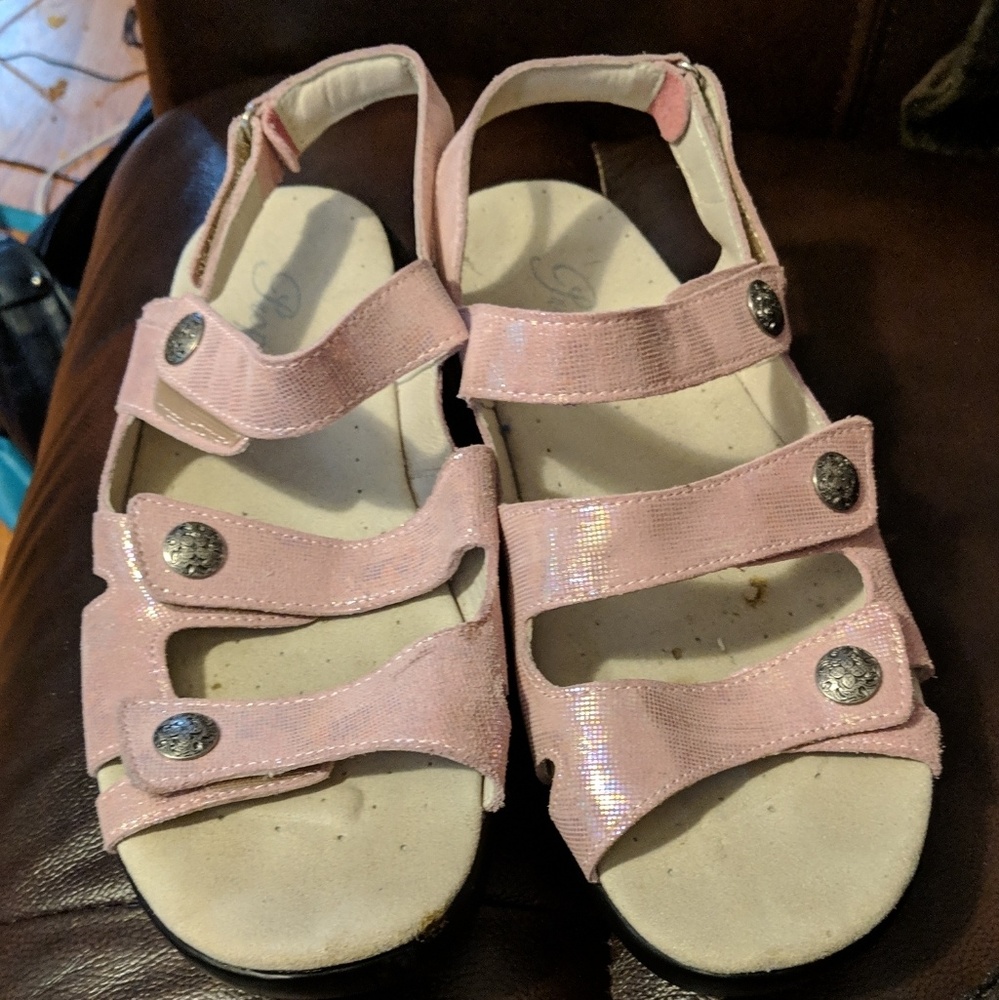 Propet  shiny pink leather sandals 8.5W